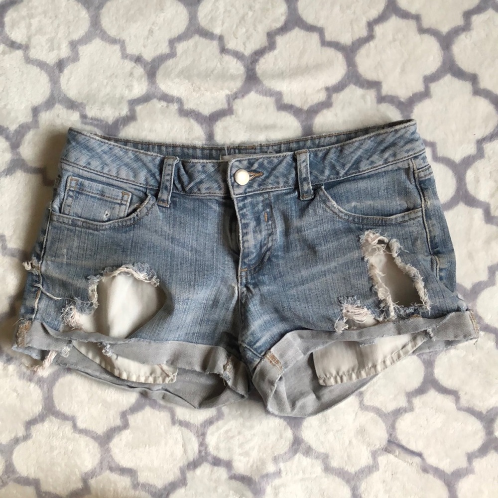 Distressed light wash denim shorty shorts